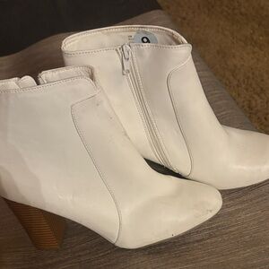 MIA White Ankle Boots with Tan Heel size 9